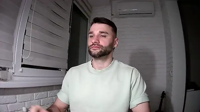 DaddySlava Show in webcam