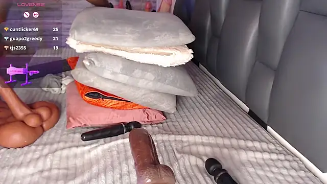 TinnaCobbのライブXXXチャット