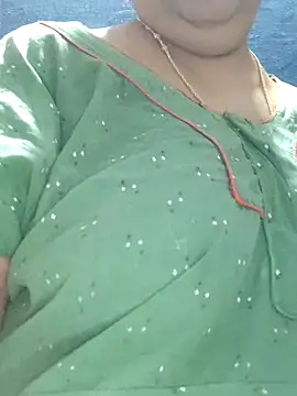 XXX chat uživo modela tamilthanushri