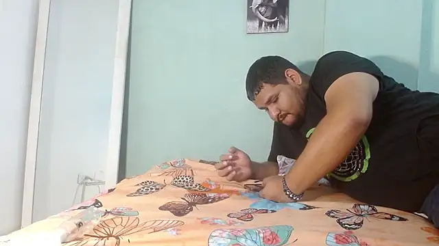 enzzo_rossi's Live XXX Chat