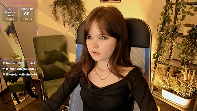 Elainebeness 现场XXX聊天