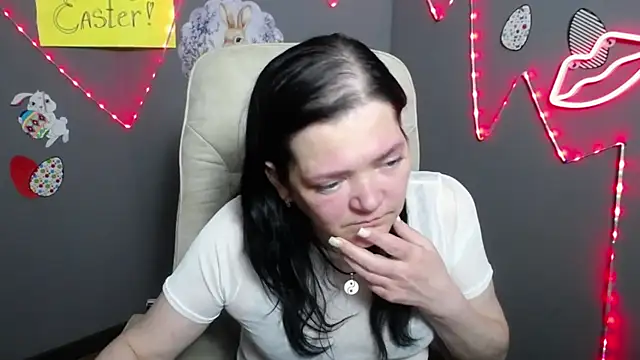 LauraFinnのライブXXXチャット