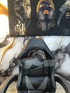 LizzRouse live XXX chat