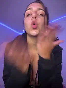 Aliciia777のライブXXXチャット