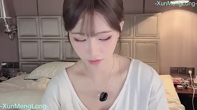 -XunMengLong- live XXX chat