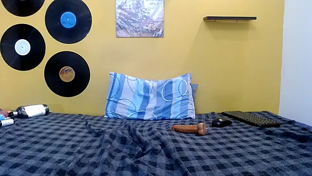 skinnyverus18 live XXX chat