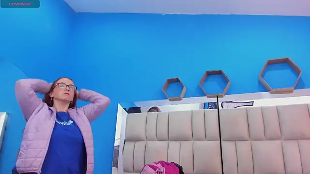 melany_love0 Show in webcam