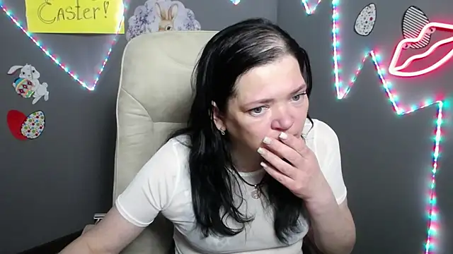 LauraFinn: онлайн-секс-чат