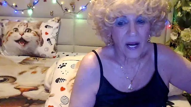 HappyWomanOn Webcamshow