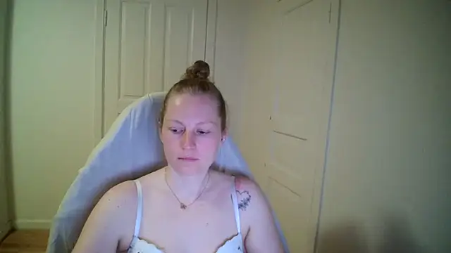 Girlnina-1995 现场XXX聊天