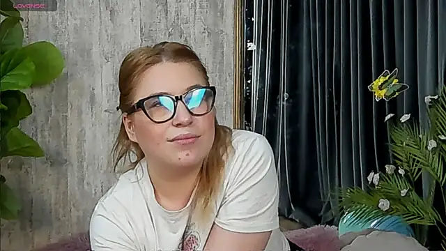 Онлайн чат XXX Maya_Collins_