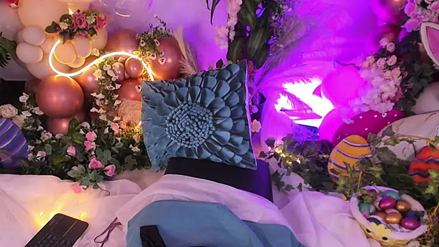 Show modela MeowMota_ na web-kameri