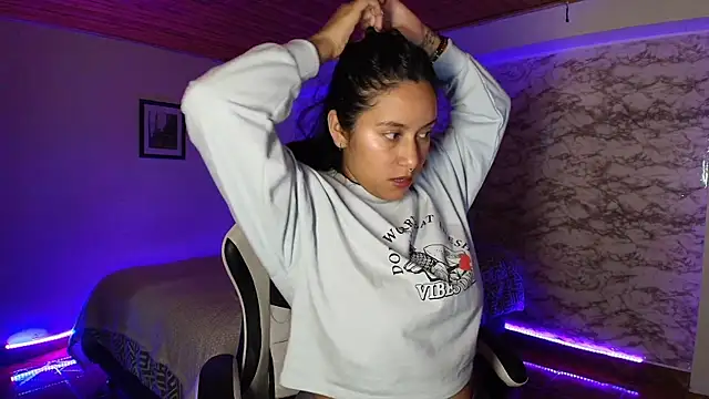 Camila_IRoose Adlı Modelin Canlı XXX Sohbeti