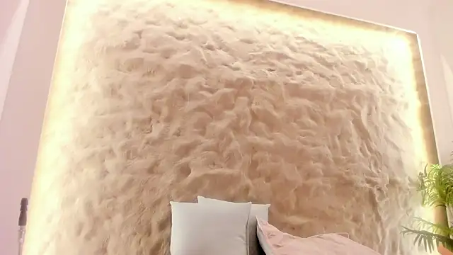 Naomy_gyal's Webcam Show