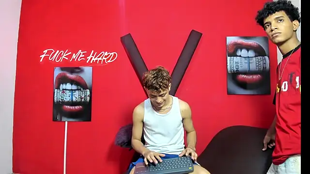 VERY_HOT_GUYSn Webbikameraesitys