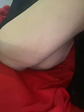 Lola21875: διαδικτυακό σόου στην κάμερα