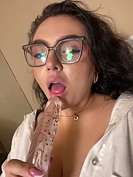 AlmaraRougeのライブXXXチャット