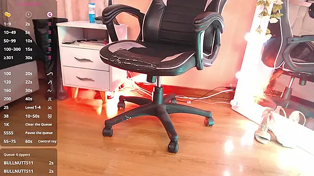 LiaTaylorr Chat XXX in diretta