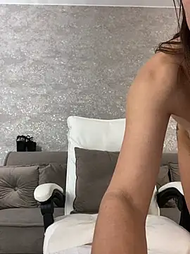 LillySquirtShot Chat XXX live