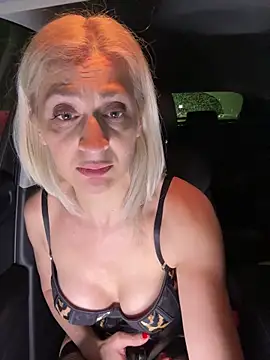 Chat +18 de HOTLadyluna ao vivo