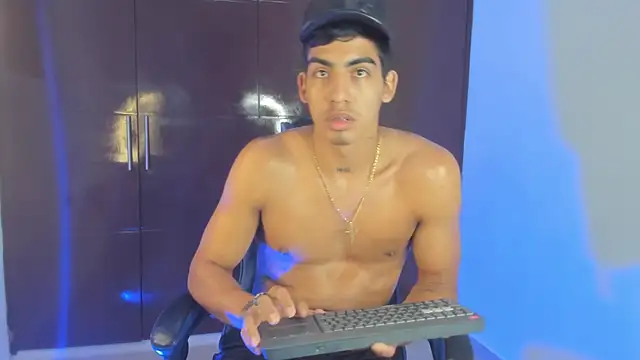 Milo_LatinBoy 在線直播表演