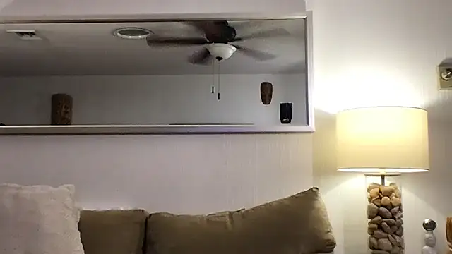 9VOLTT élő XXX-chatje