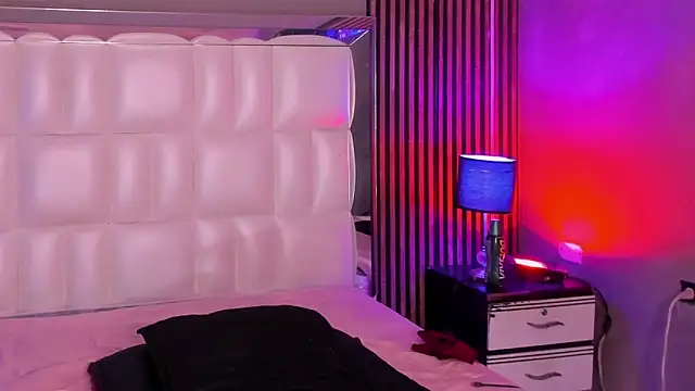 Chat +18 de xCharlotte_20 ao vivo