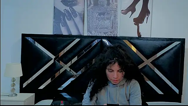 Chat +18 de Zoe-yanin ao vivo