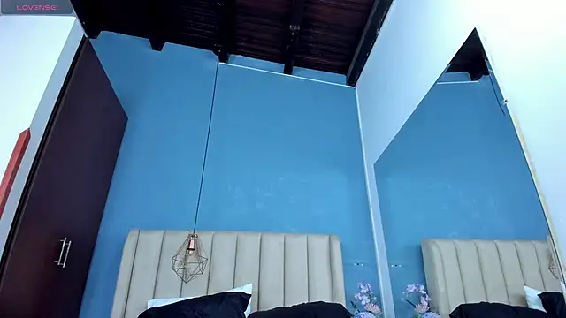 Chat +18 de Charlothe_01 ao vivo