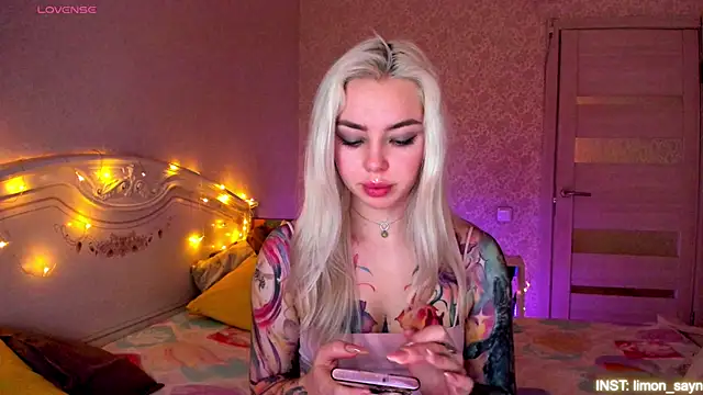 Chat +18 de LillyMoure_ ao vivo