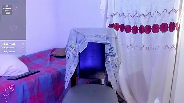 Chat +18 de Nikki__uwu ao vivo