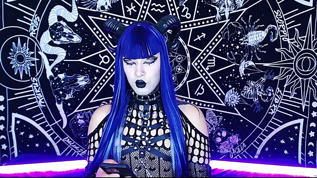 Pokazy przed kamerką – naomi_satan