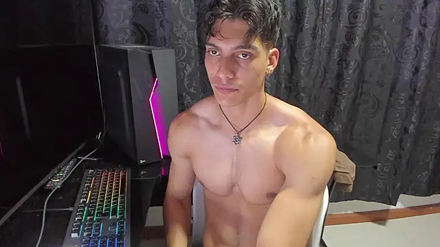 AlessioVitale: онлайн-секс-чат