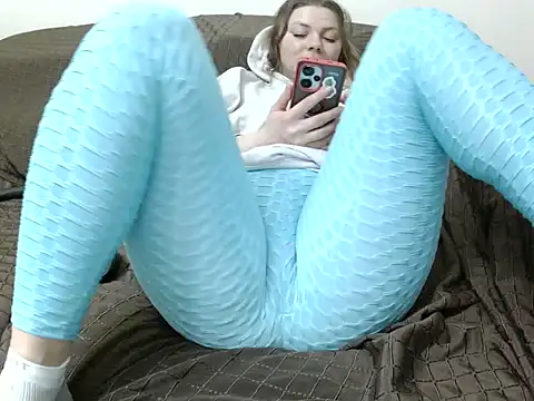 Adelyxveex 现场XXX聊天