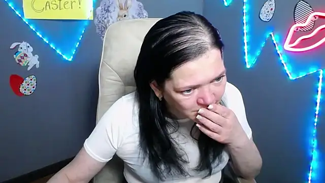 LauraFinn live XXX chat