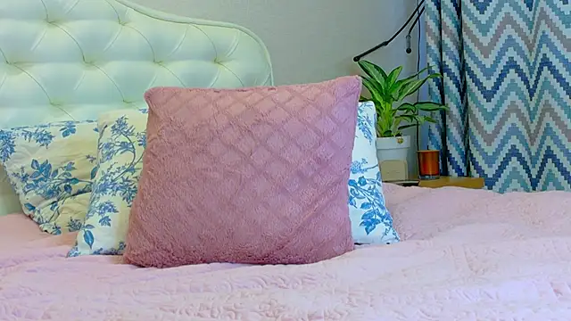 LadySweetWife live XXX chat