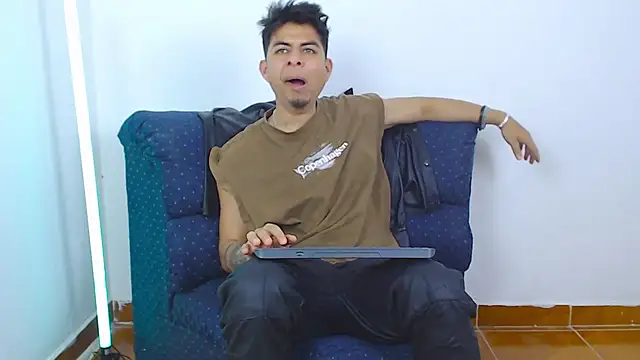 ALPHA_LATINO webkamerás műsora