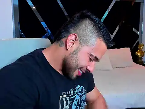 Raytorres webkamerás műsora