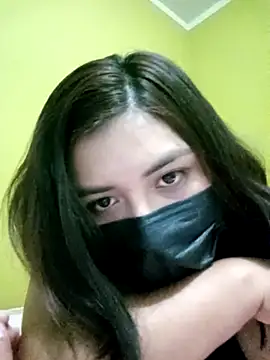 Show modela MIGAJERA_20 na web-kameri