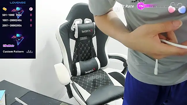 Naughty___asian Adlı Modelin Canlı XXX Sohbeti