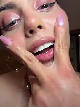 zui_luのライブXXXチャット