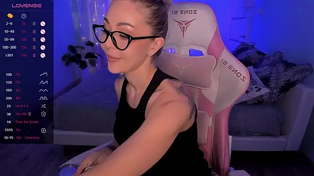 AdeleRobertsのライブXXXチャット