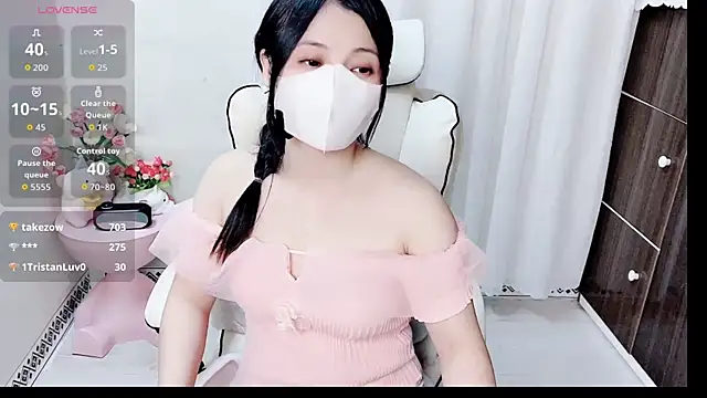 Clover_NhiのライブXXXチャット