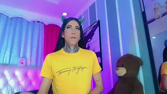 Julia_Bulette1n Webbikameraesitys