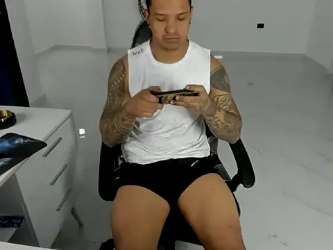 master_leather Adlı Modelin Web Kamerası Şovu