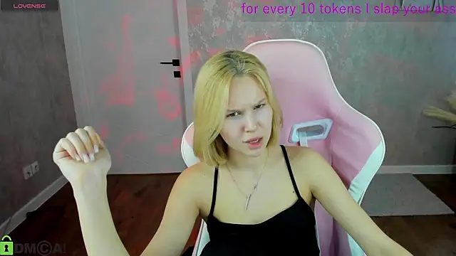 Ella-Ley Chat XXX in diretta