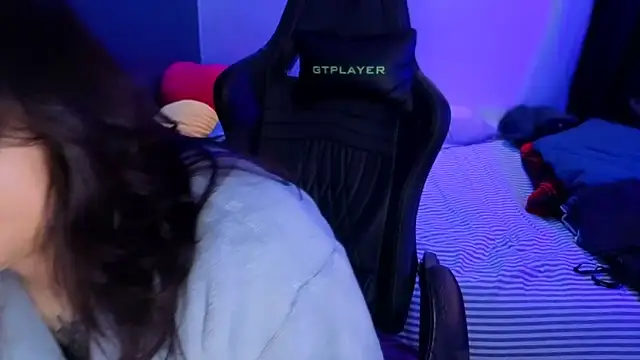 Pokazy przed kamerką – miacanela_xo