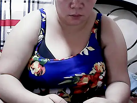 XXX chat uživo modela HornyPussie69