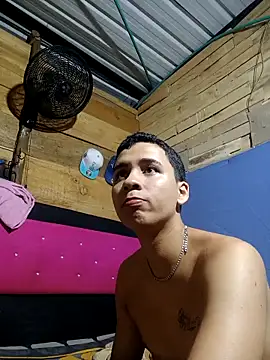 Emyli_Liamm's Webcam Show