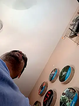 kannada_pradeep: διαδικτυακό σόου στην κάμερα